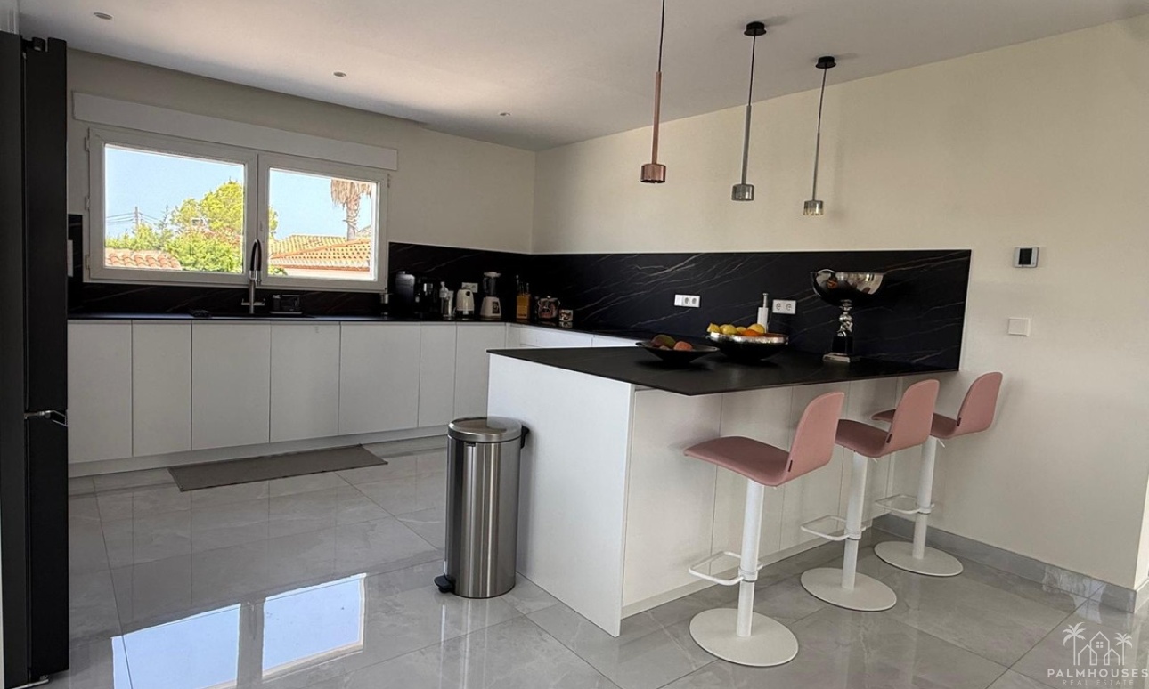 Resale - Villa - Denia - Denia Centro