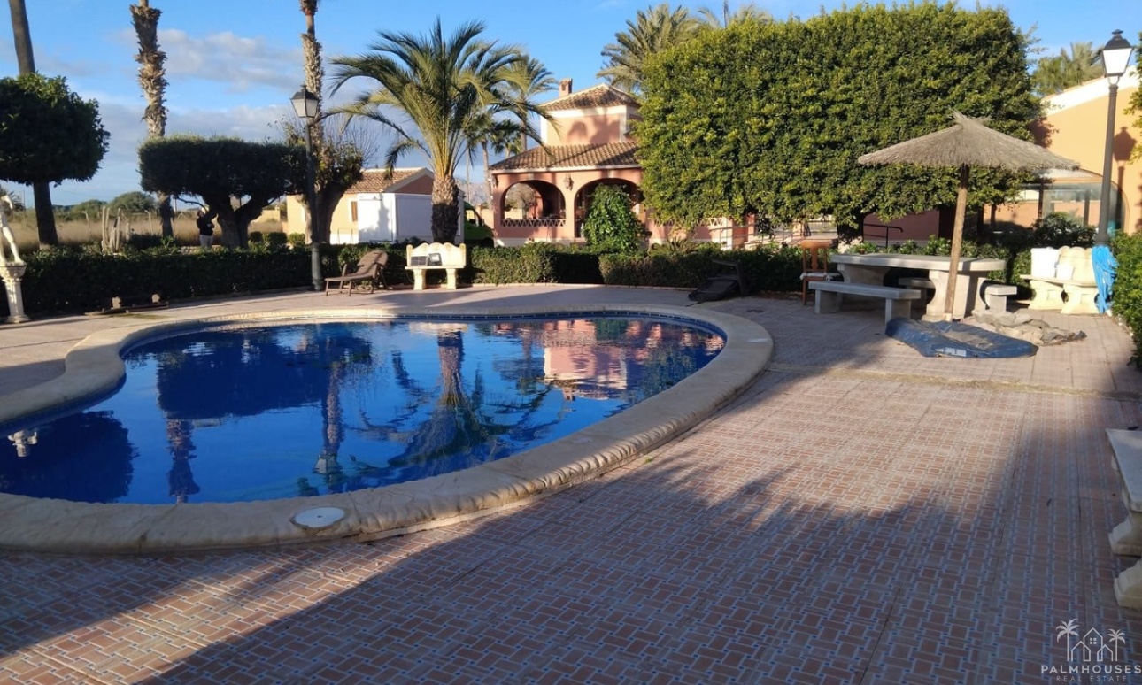 Resale - Villa - Dolores - Dolores Centro