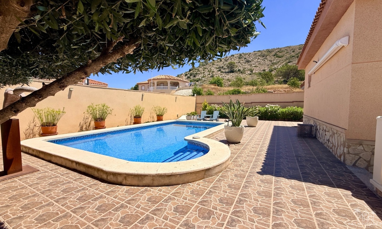 Resale - Villa - Hondón de las Nieves