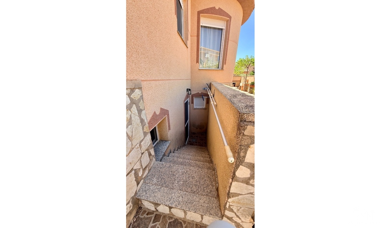 Resale - Villa - Hondón de las Nieves