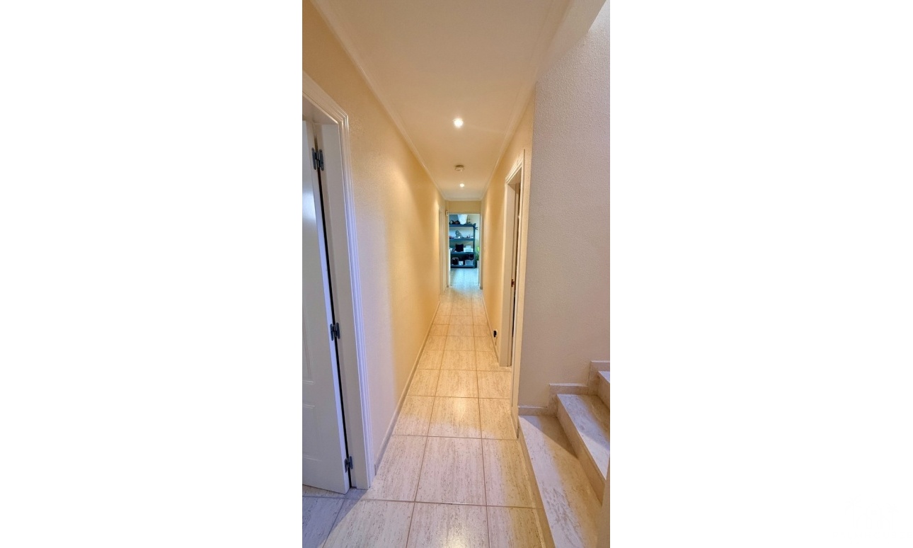 Resale - Villa - Hondón de las Nieves