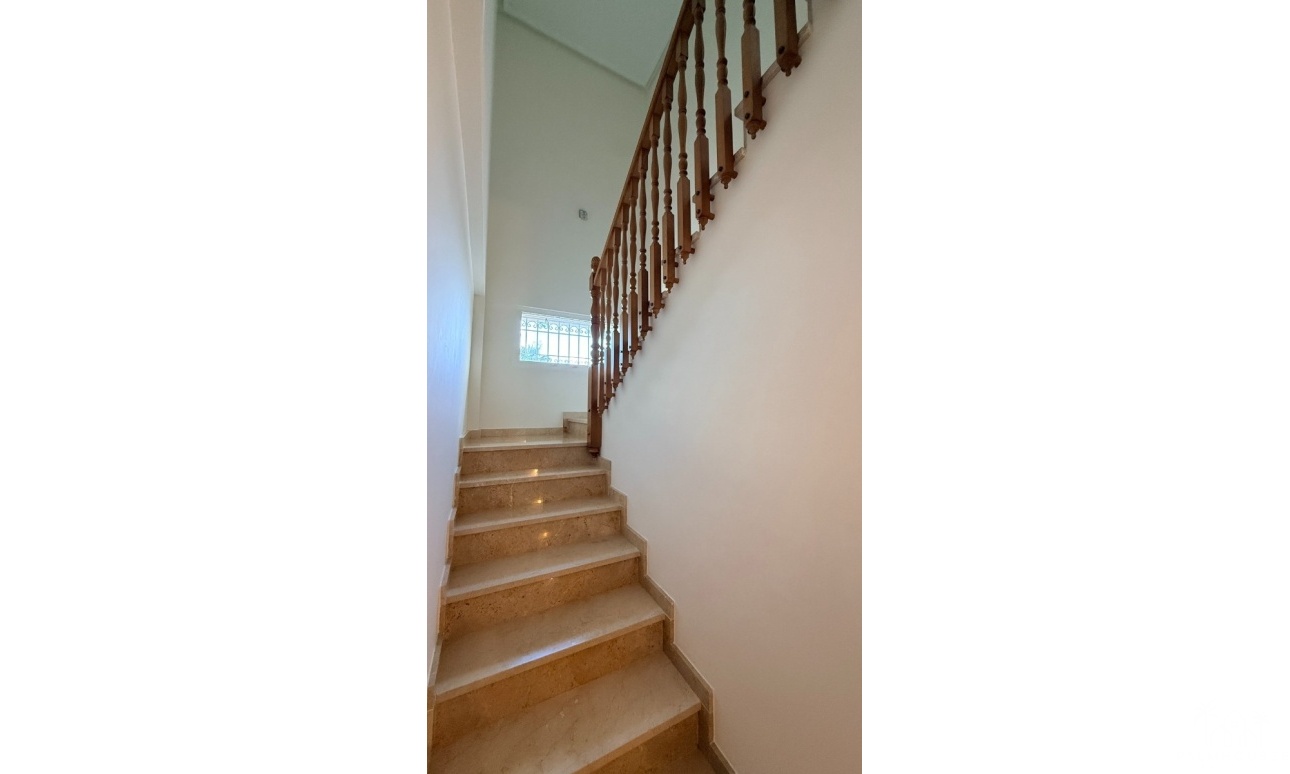 Resale - Villa - Hondón de las Nieves
