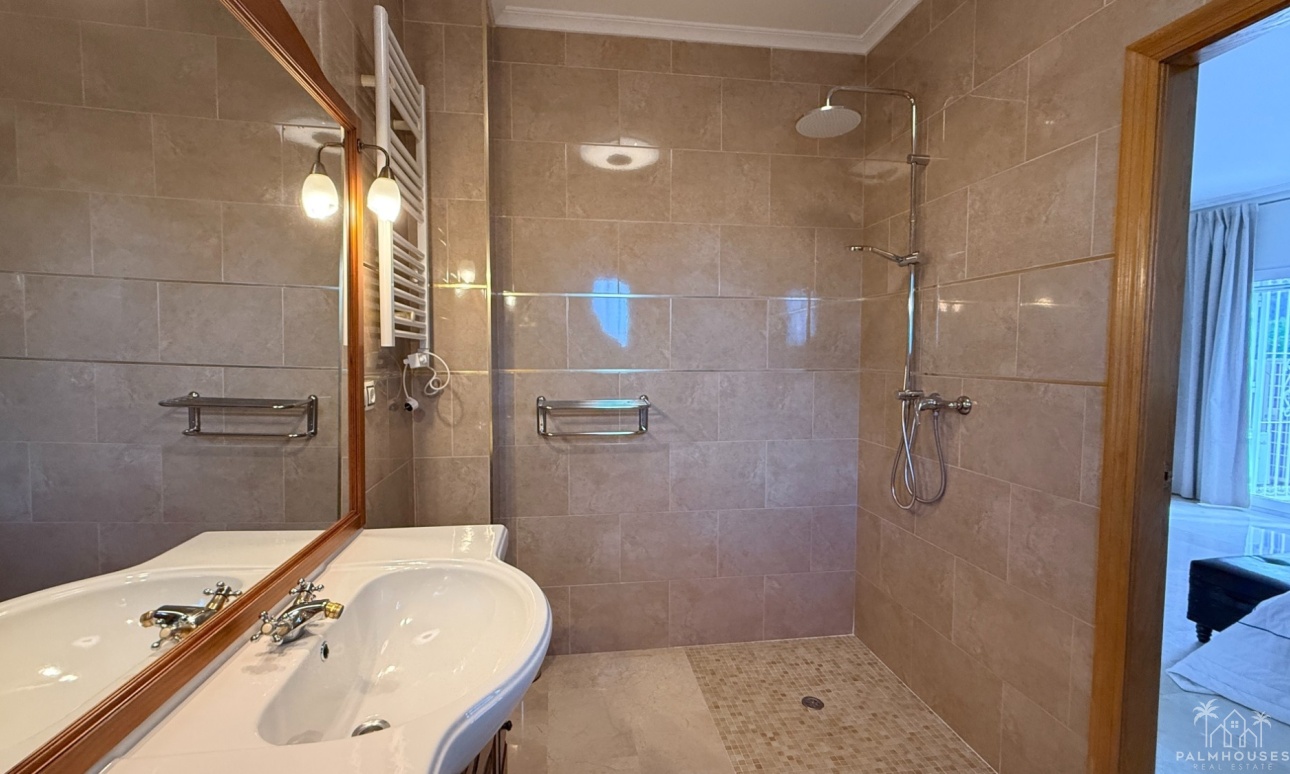 Resale - Villa - Hondón de las Nieves