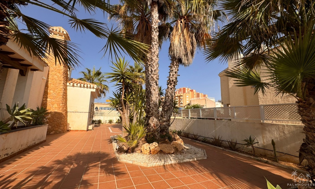 Resale - Villa - La Manga del Mar Menor - Costa Calida