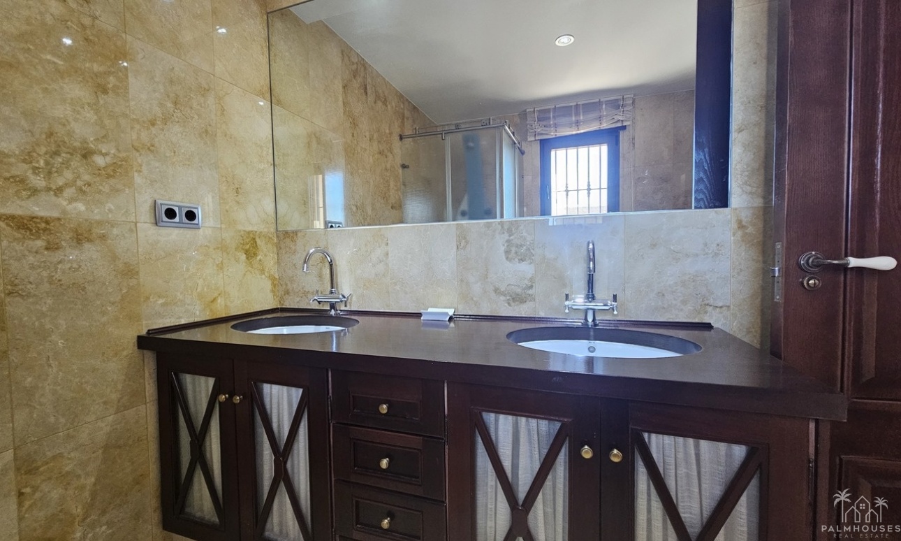 Resale - Villa - La Manga del Mar Menor - Costa Calida