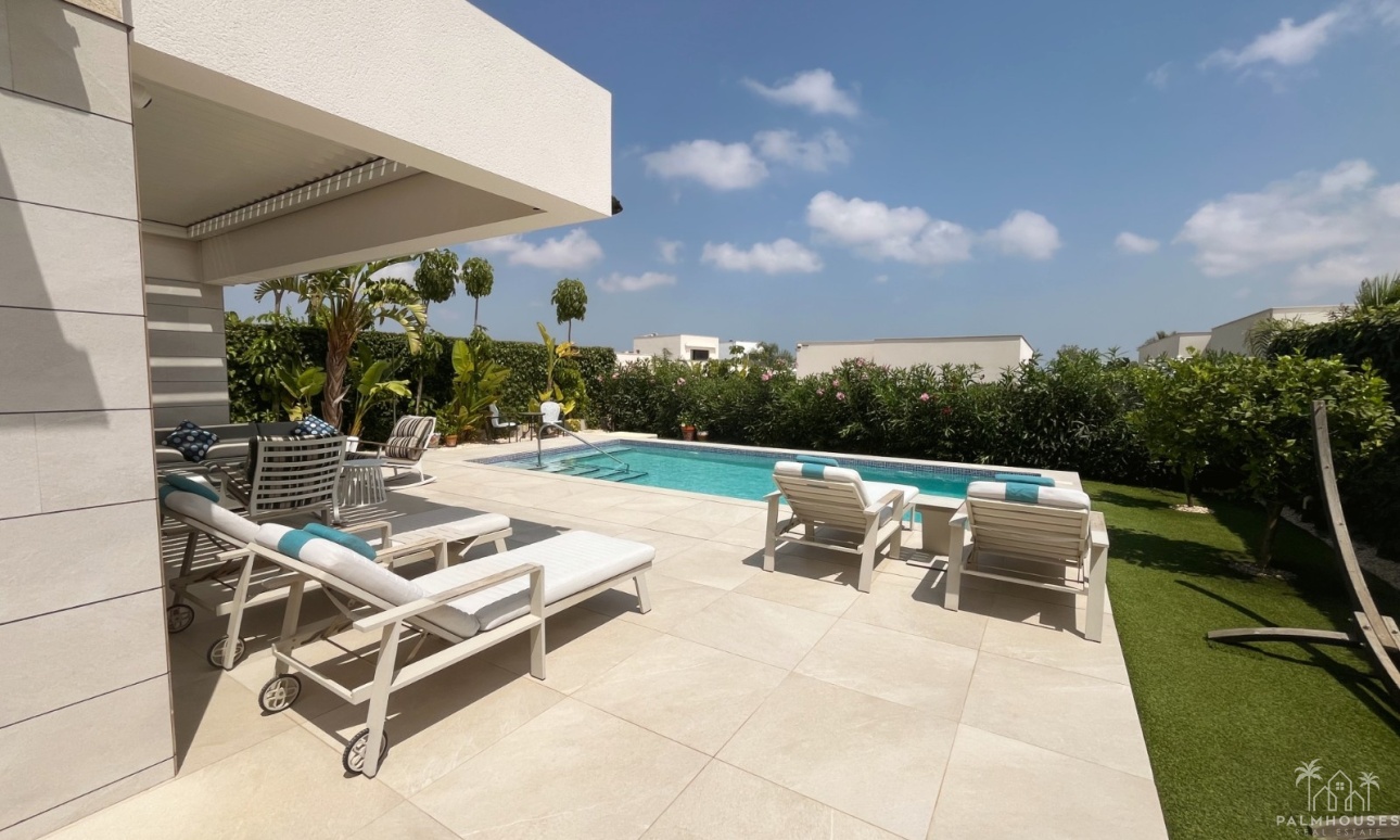 Resale - Villa - Los Montesinos - La Herrada