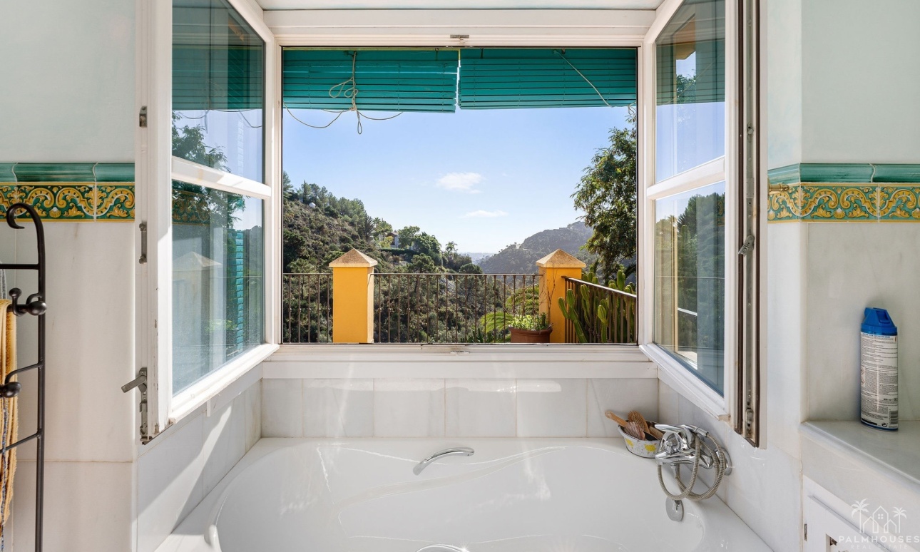 Resale - Villa - Malaga - Marbella