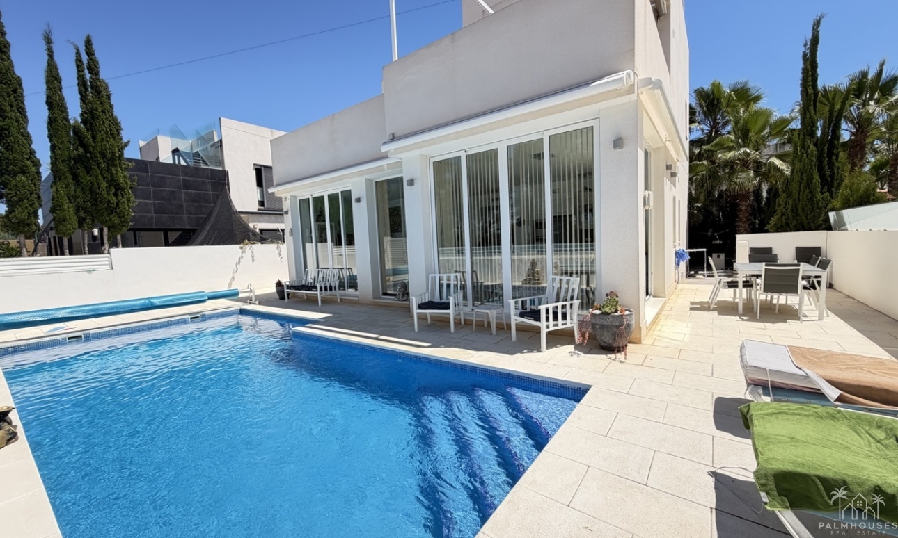 Resale - Villa - Mil Palmeras
