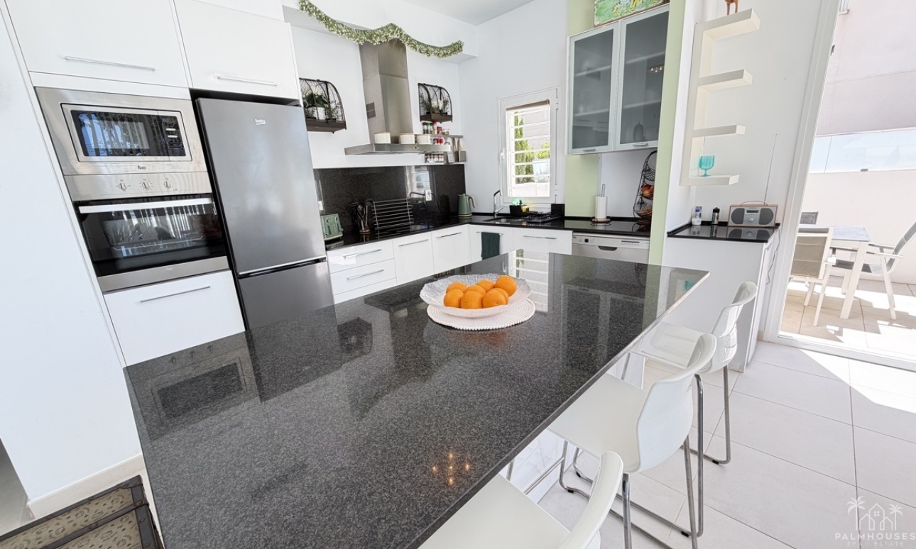 Resale - Villa - Mil Palmeras