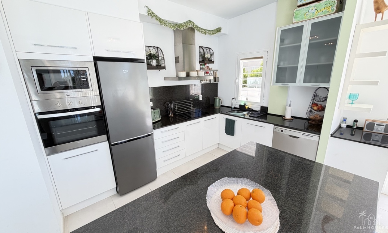 Resale - Villa - Mil Palmeras