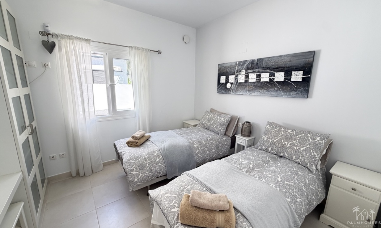 Resale - Villa - Mil Palmeras