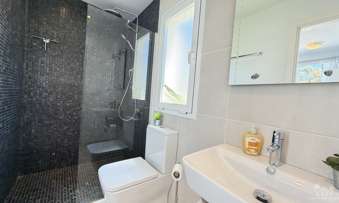 Resale - Villa - Mil Palmeras