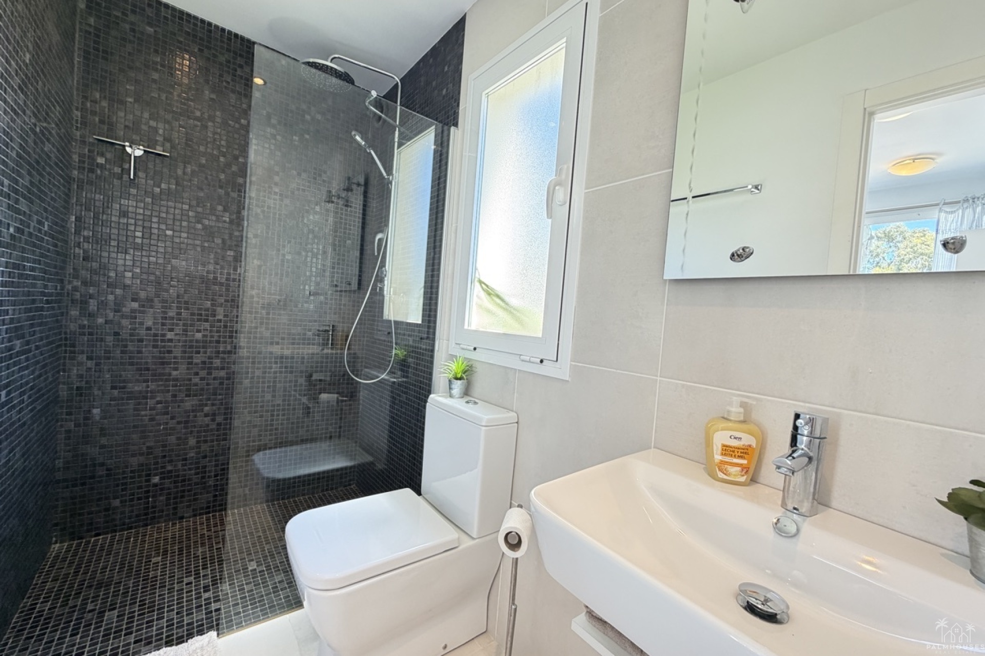 Resale - Villa - Mil Palmeras