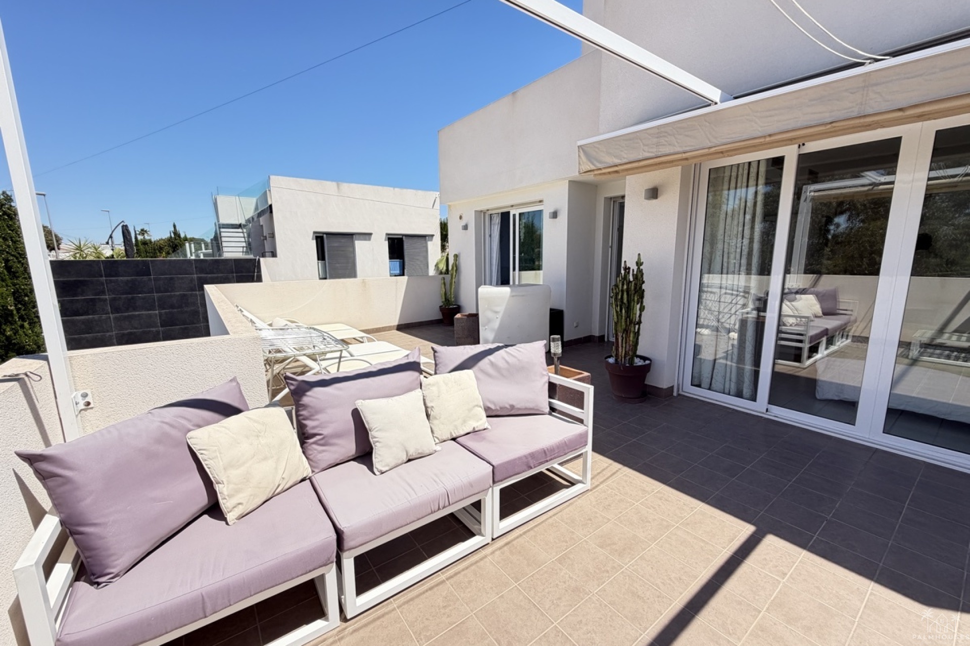 Resale - Villa - Mil Palmeras