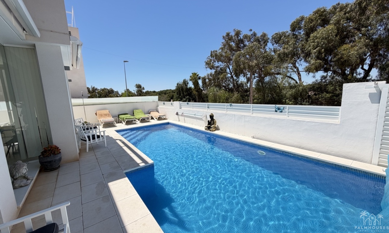 Resale - Villa - Mil Palmeras