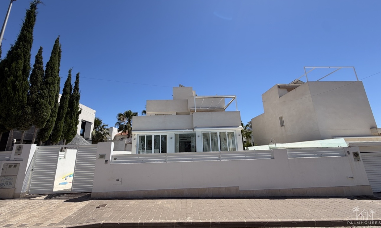Resale - Villa - Mil Palmeras