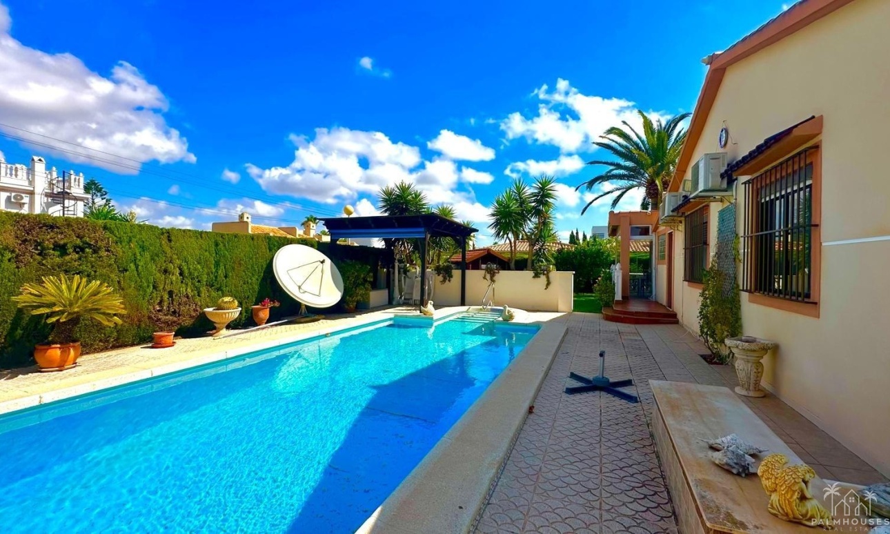 Resale - Villa - Orihuela Costa - Costa Blanca