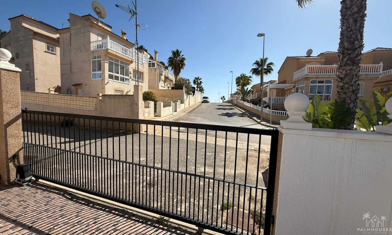Resale - Villa - Orihuela Costa - Costa Blanca