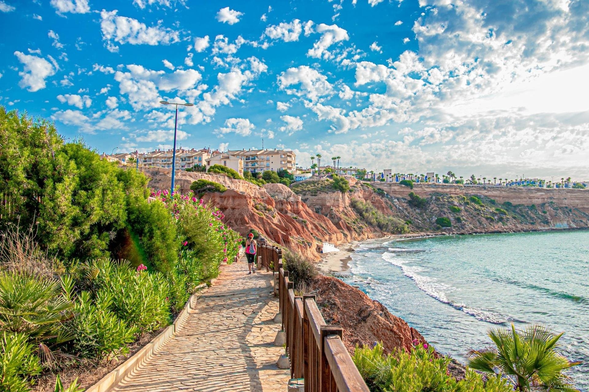 Resale - Villa - Orihuela Costa - La Zenia