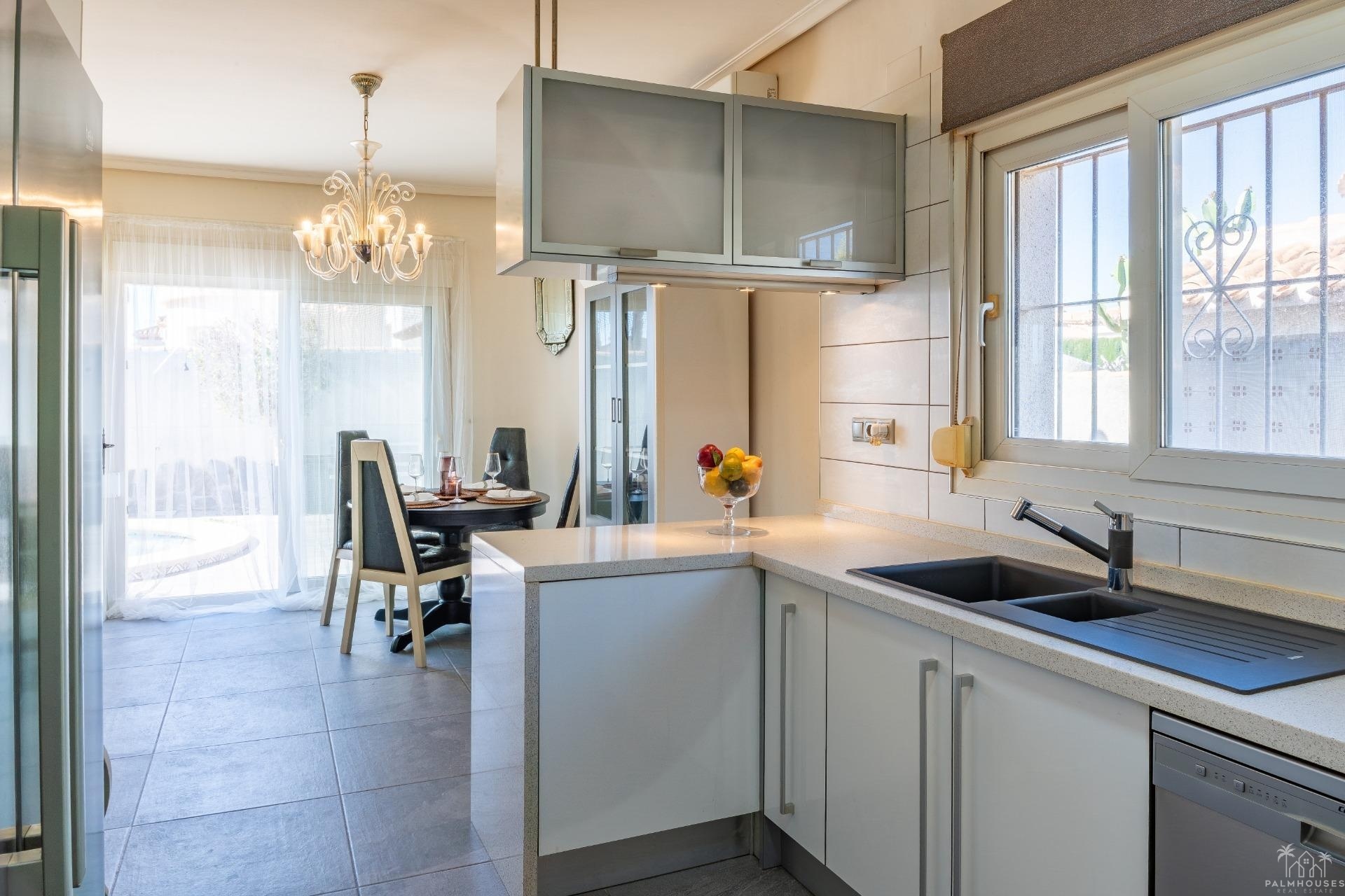 Resale - Villa - Orihuela Costa - Playa Flamenca
