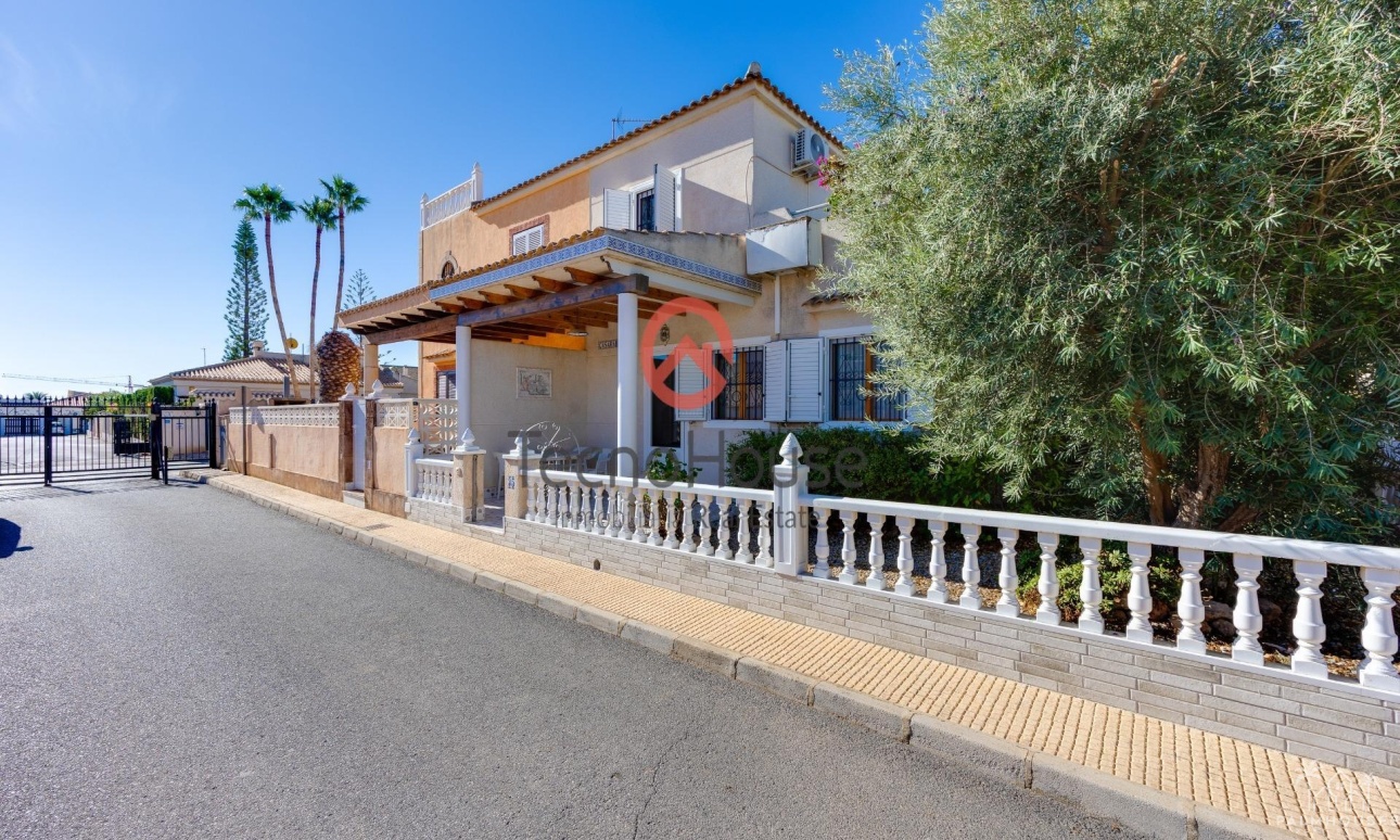 Resale - Villa - Orihuela Costa - Playa Flamenca