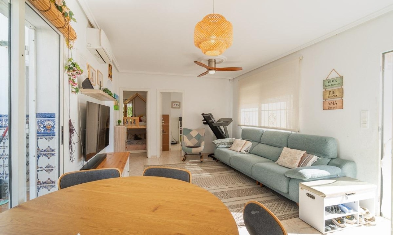 Resale - Villa - Orihuela Costa - Punta Prima