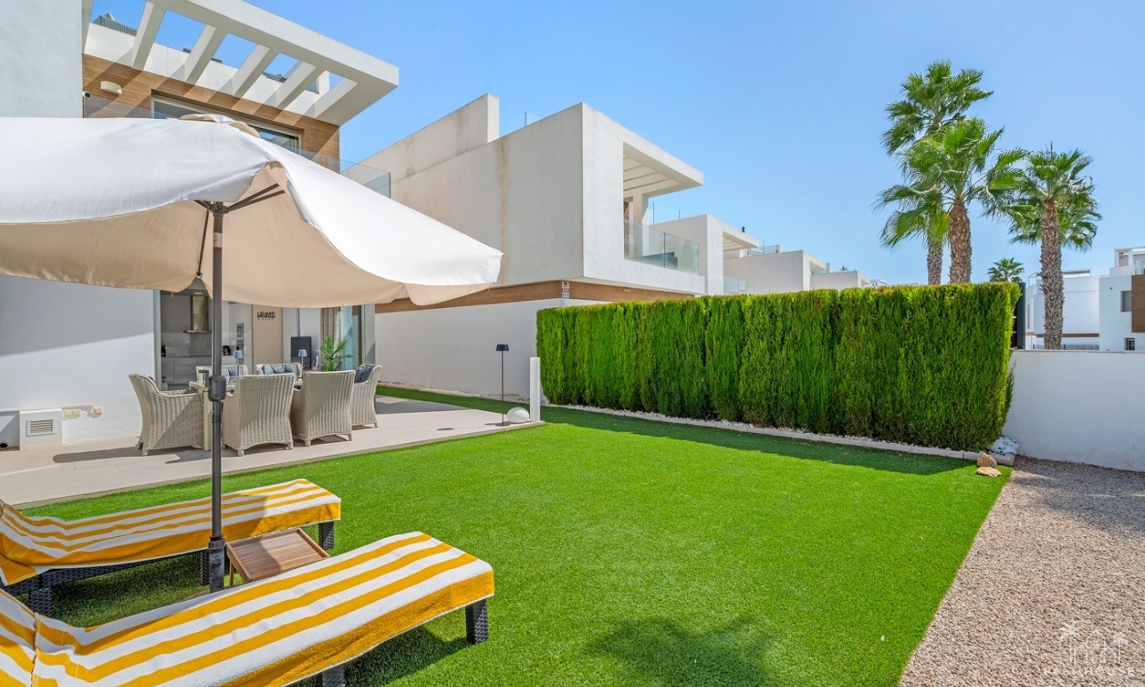 Resale - Villa - Orihuela Costa - Villamartin