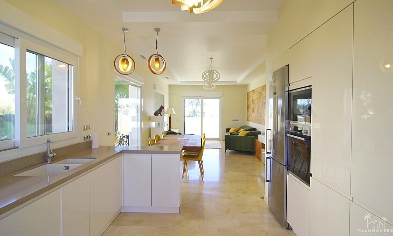 Resale - Villa - Orihuela - La Zenia