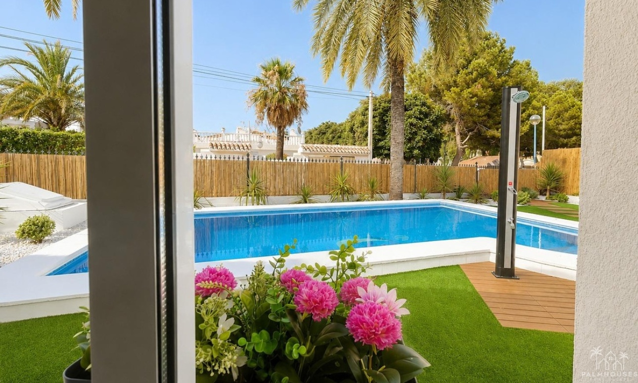 Resale - Villa - Orihuela - Punta Prima