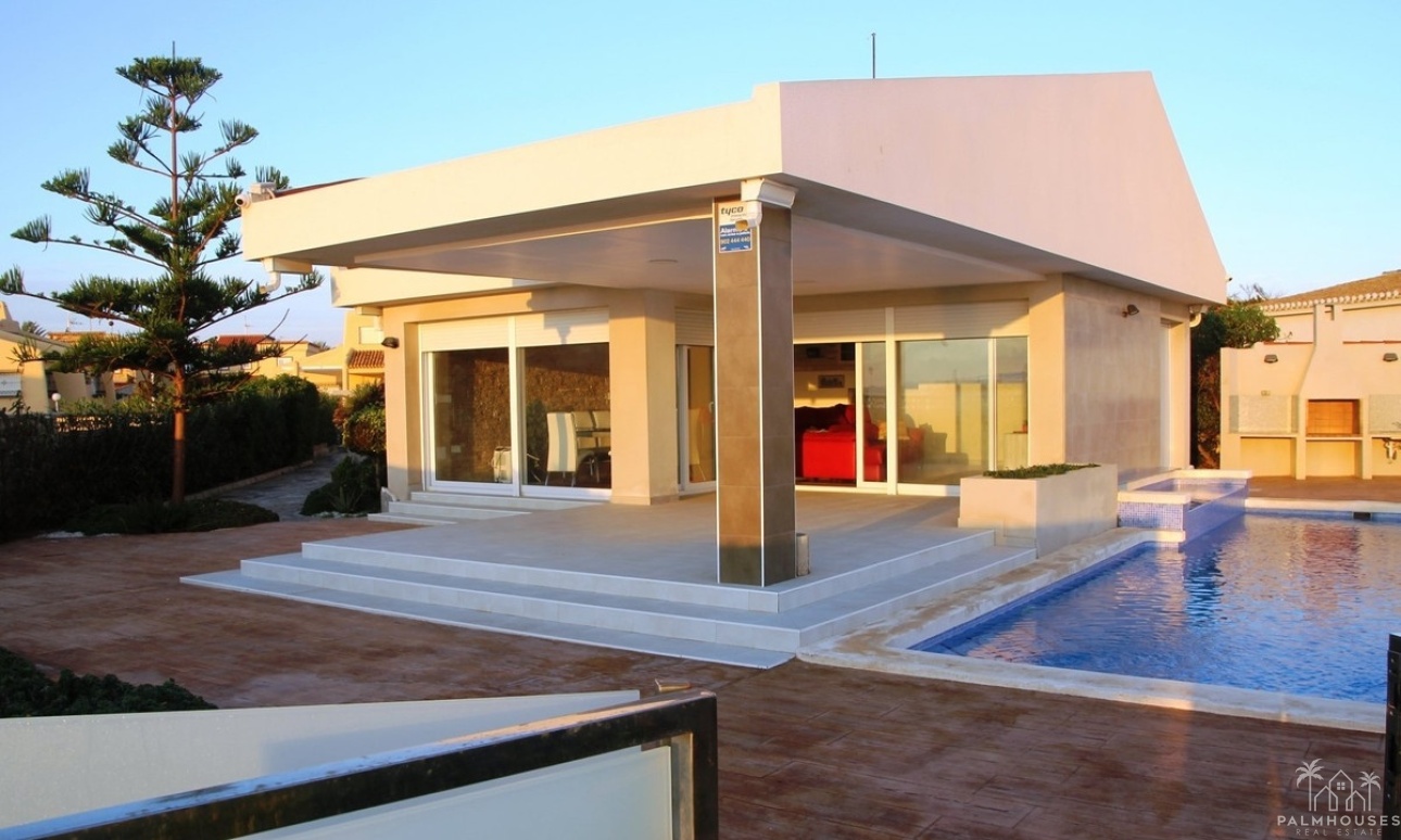 Resale - Villa - San Javier - La Manga Del Mar Menor