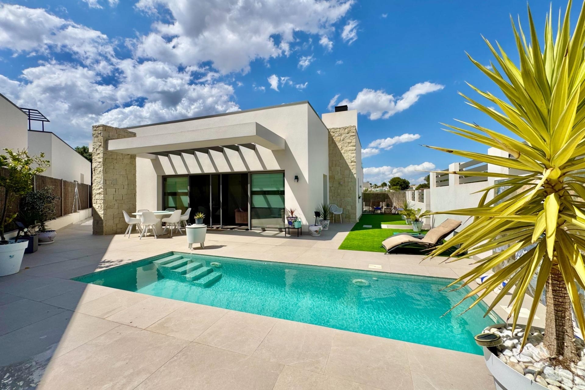 Resale - Villa - San Miguel de Salinas - Blue Lagoon - Galán