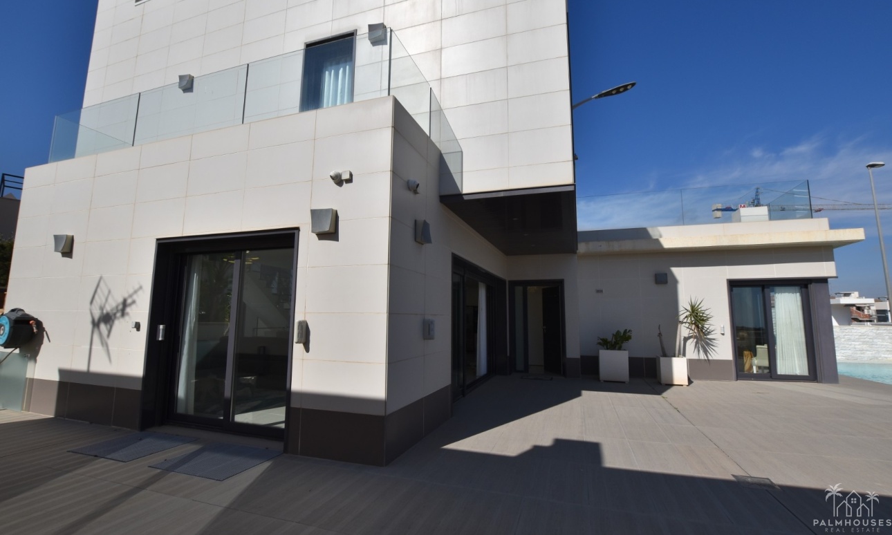 Resale - Villa - San Miguel de Salinas - Inland