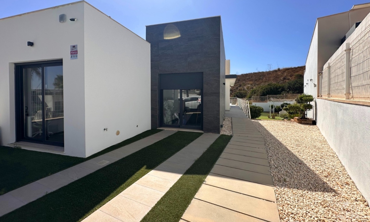 Resale - Villa - San Miguel de Salinas - Inland