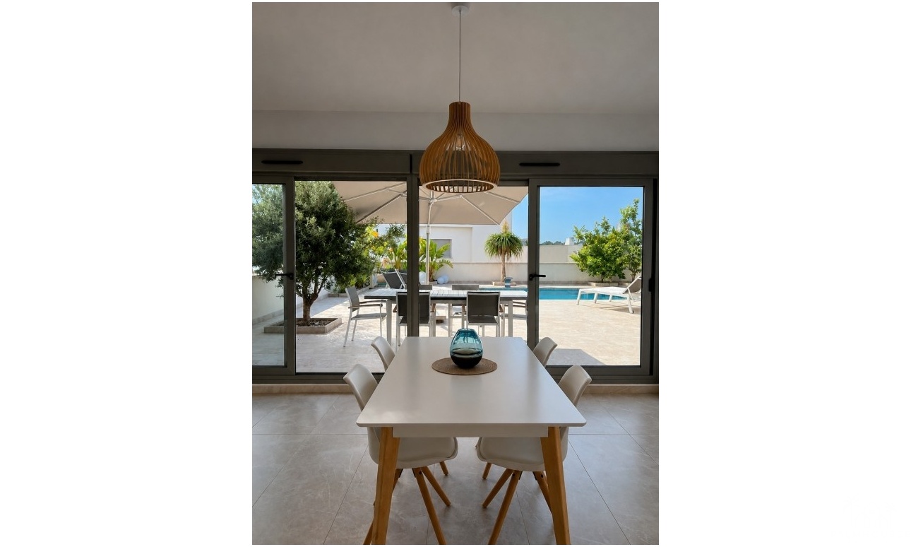 Resale - Villa - San Miguel de Salinas - Inland