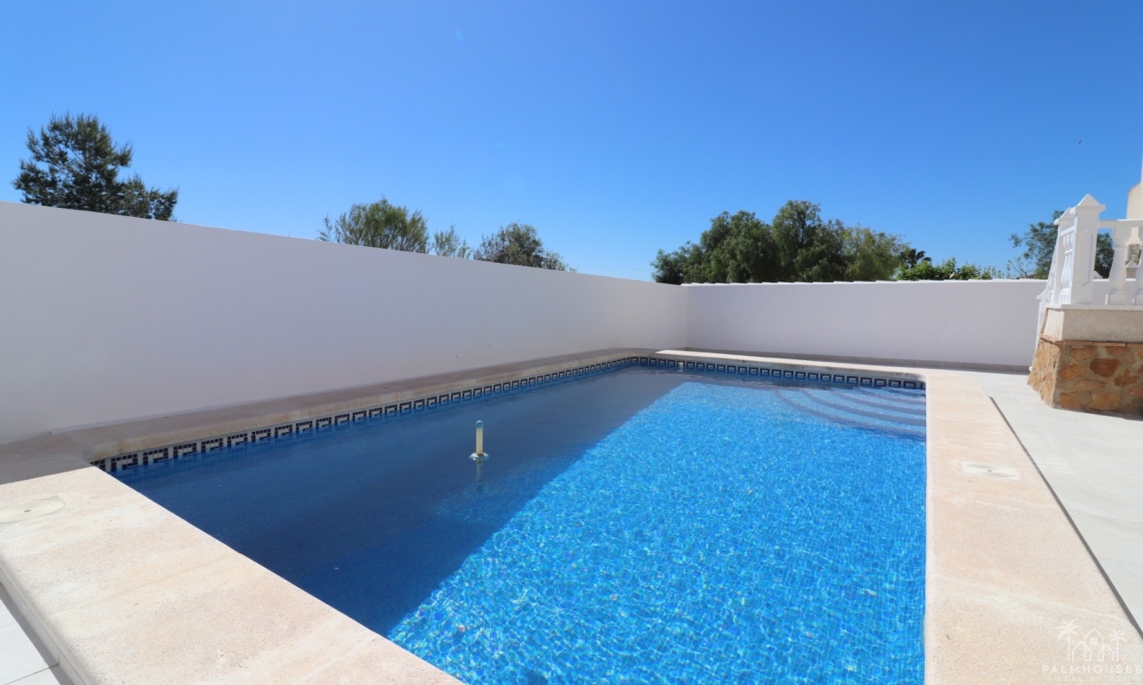 Resale - Villa - San Miguel de Salinas - Lake View Mansions