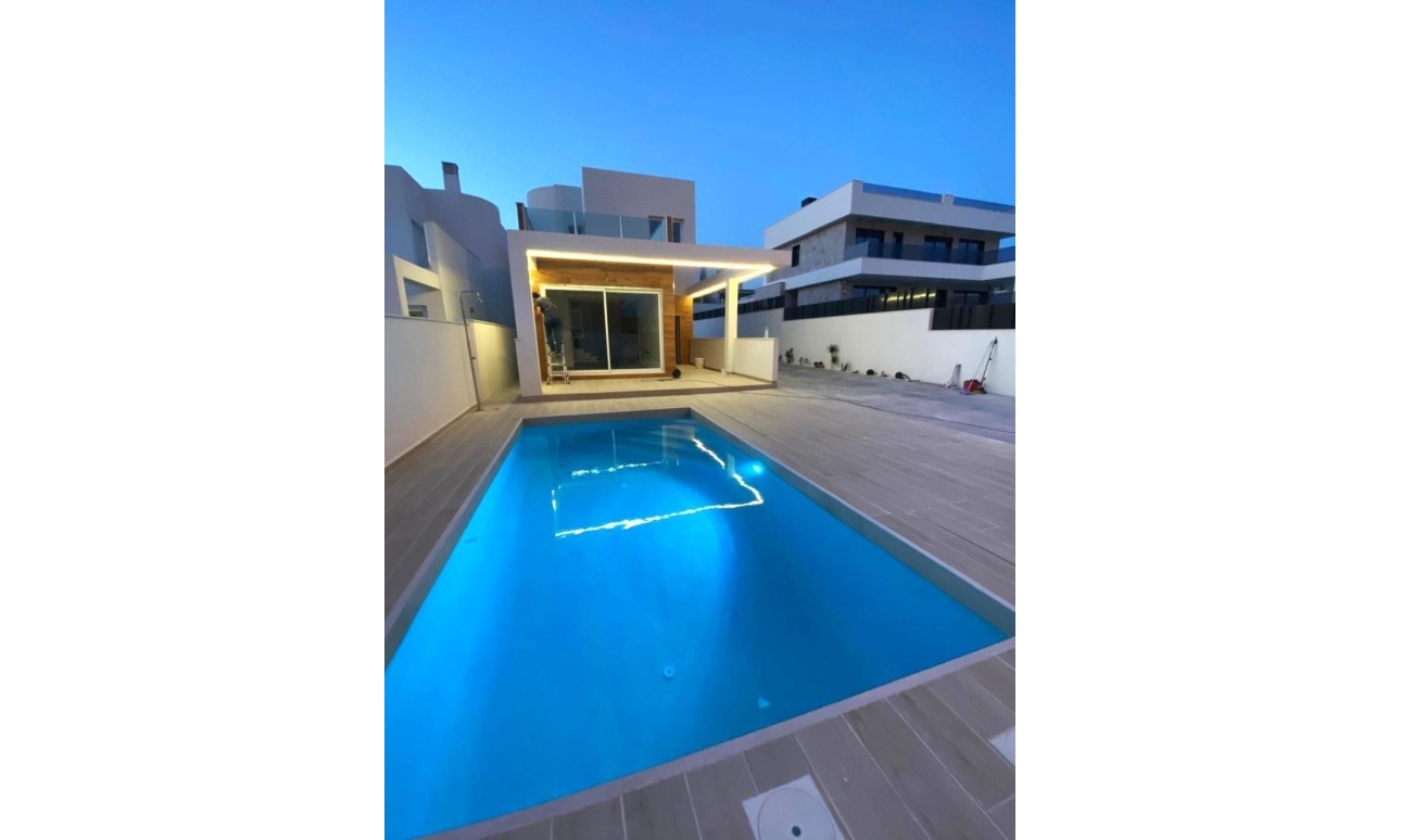 Resale - Villa - Torrevieja - Aguas Nuevas