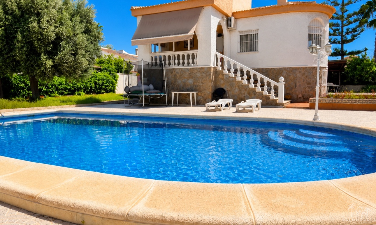 Resale - Villa - Torrevieja - Costa Blanca