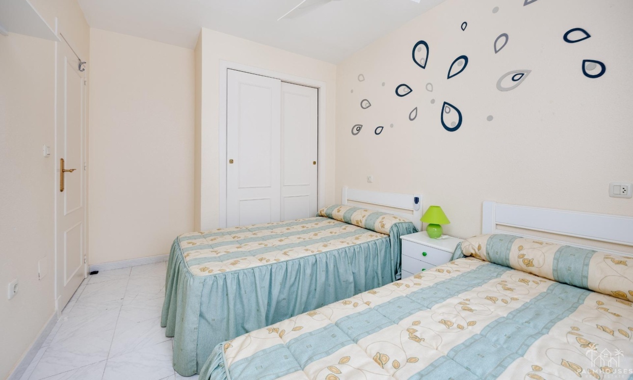Resale - Villa - Torrevieja - El limonar