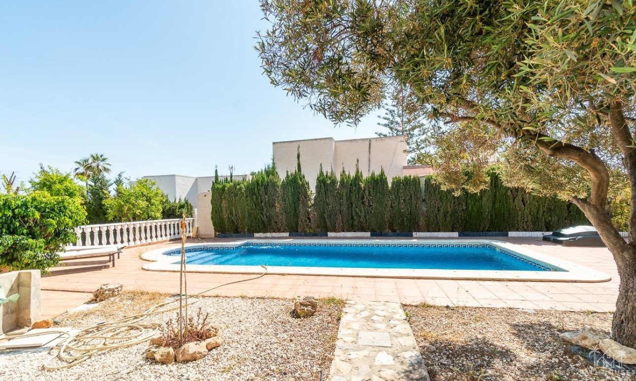 Resale - Villa - Torrevieja - La Mata
