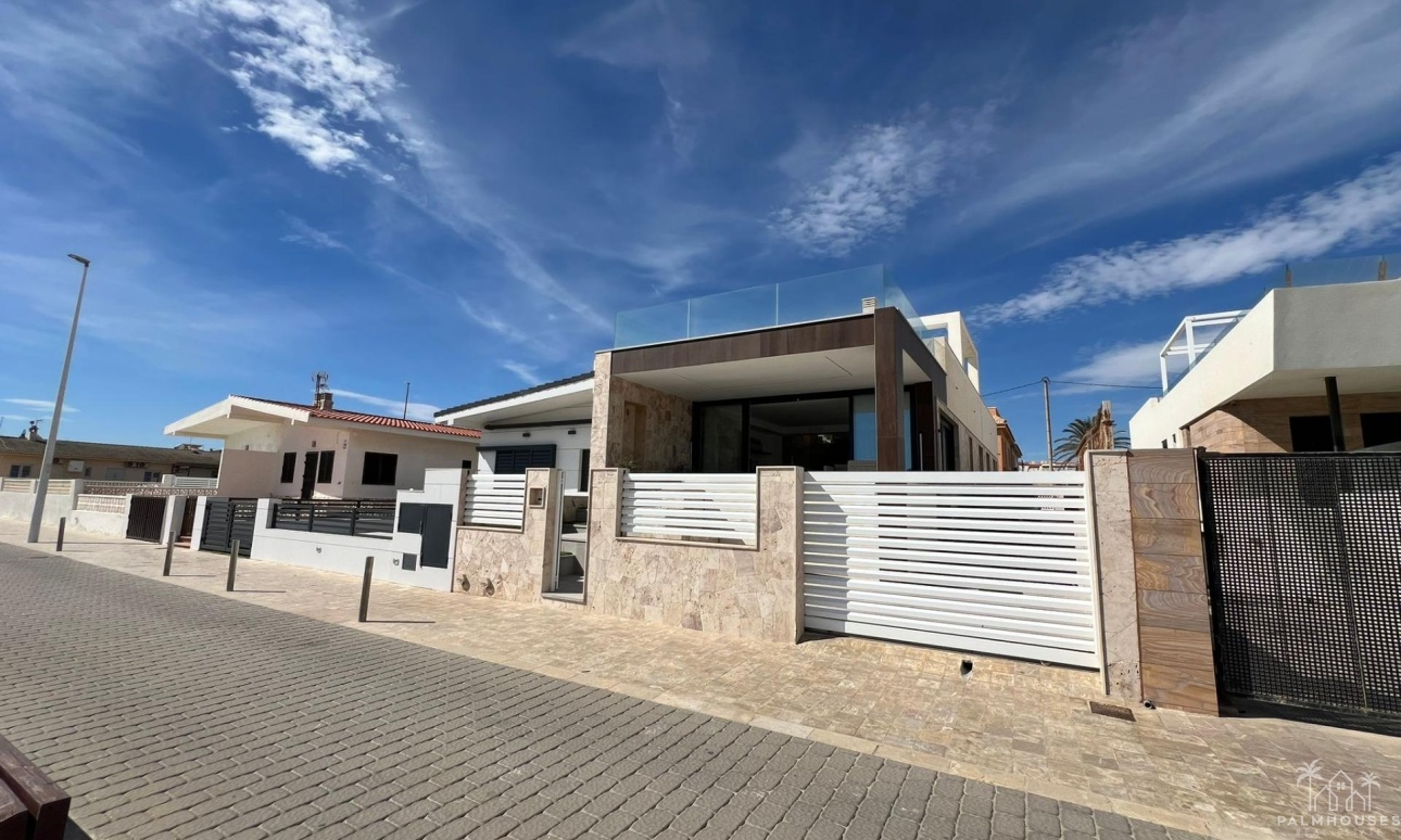 Resale - Villa - Torrevieja - La Mata