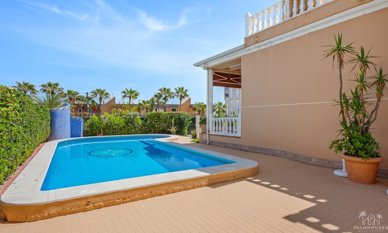 Resale - Villa - Torrevieja - La Mata