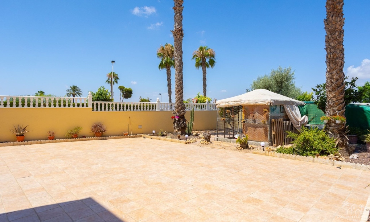 Resale - Villa - Torrevieja - La Siesta