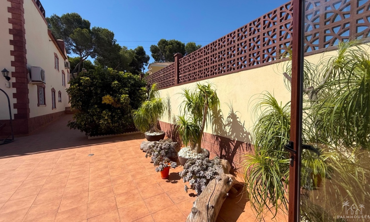 Resale - Villa - Torrevieja - Torrevieja Centro