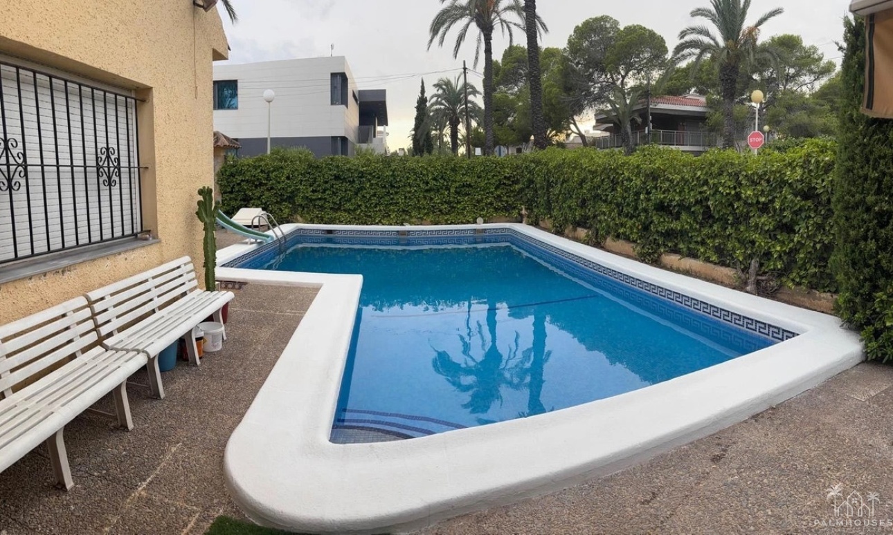 Resale - Villa - Torrevieja - Torrevieja Centro