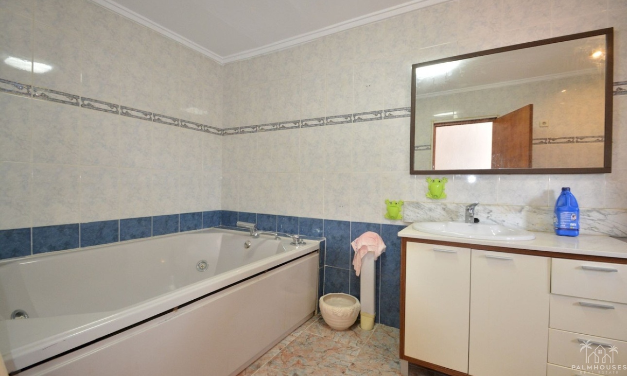 Resale - Villa - Torrevieja - Torrevieja Centro