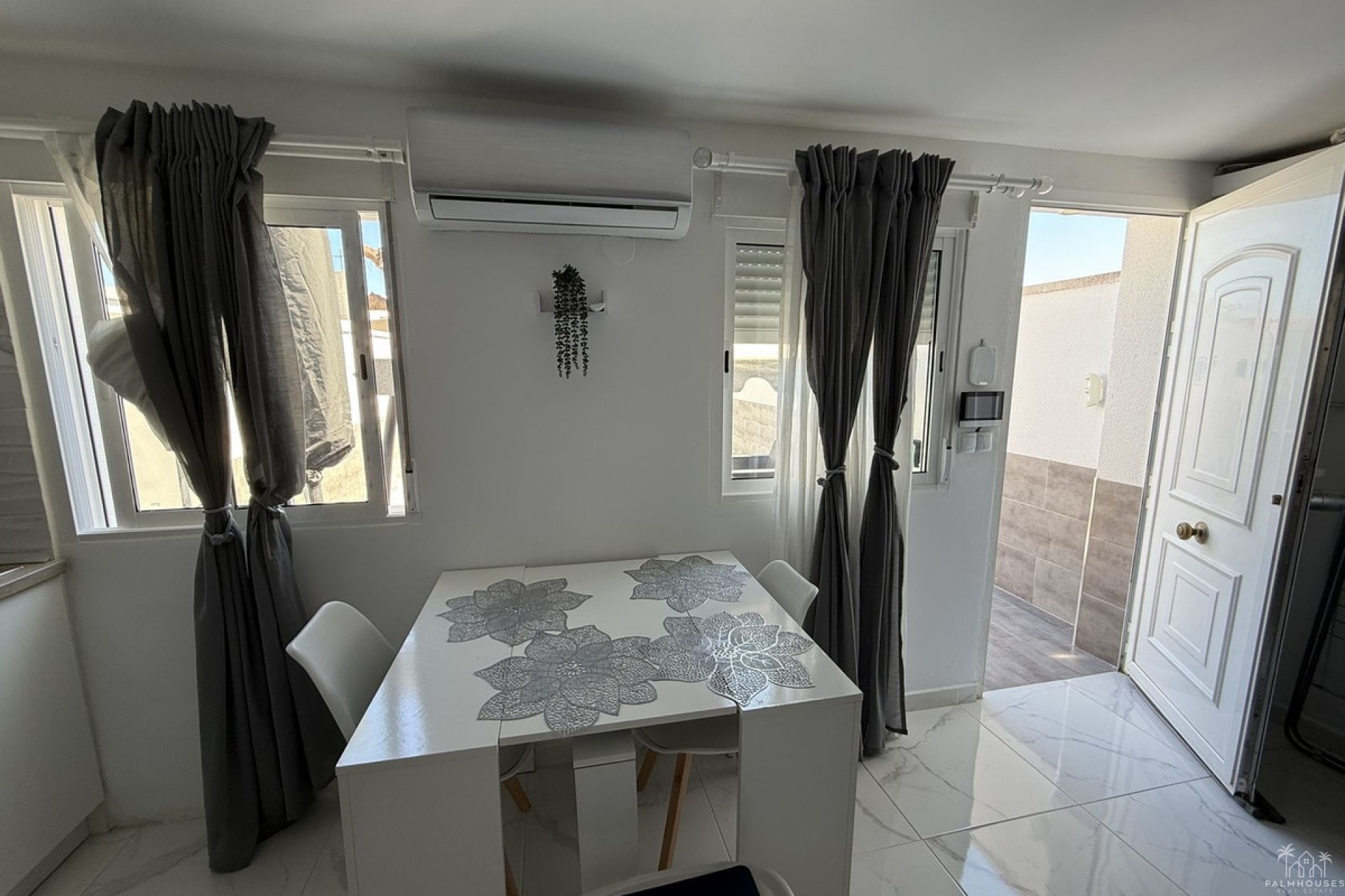 Resale - Villa - Torrevieja - Torrevieja Centro