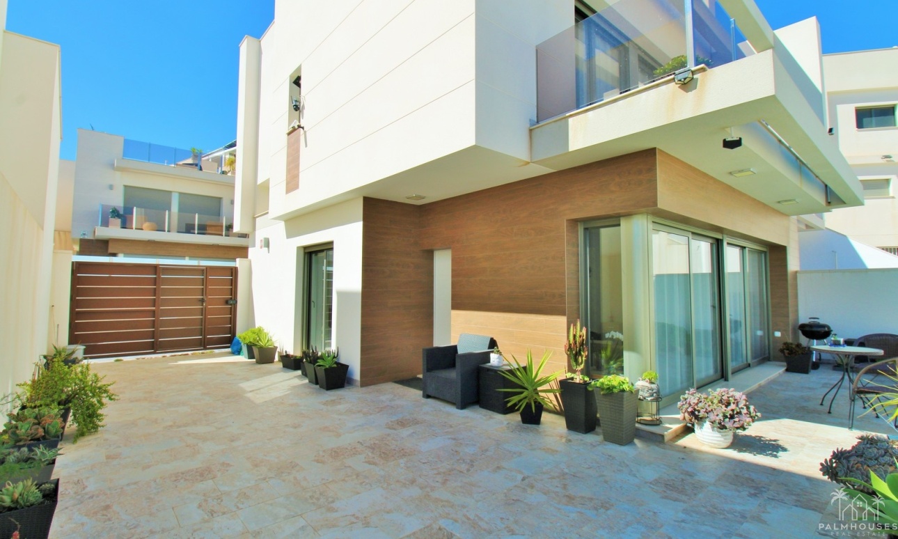 Resale - Villa - Villamartin