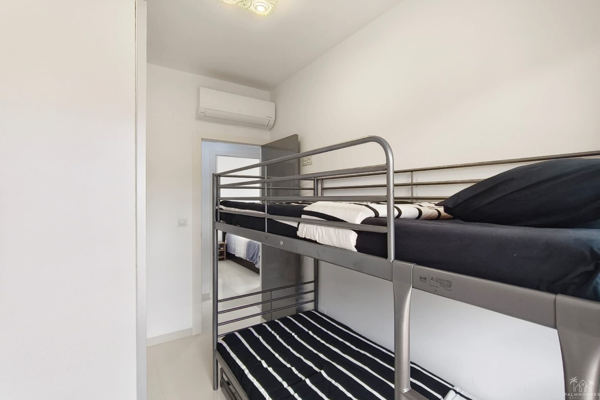 Revente - Apartment - Mil Palmeras