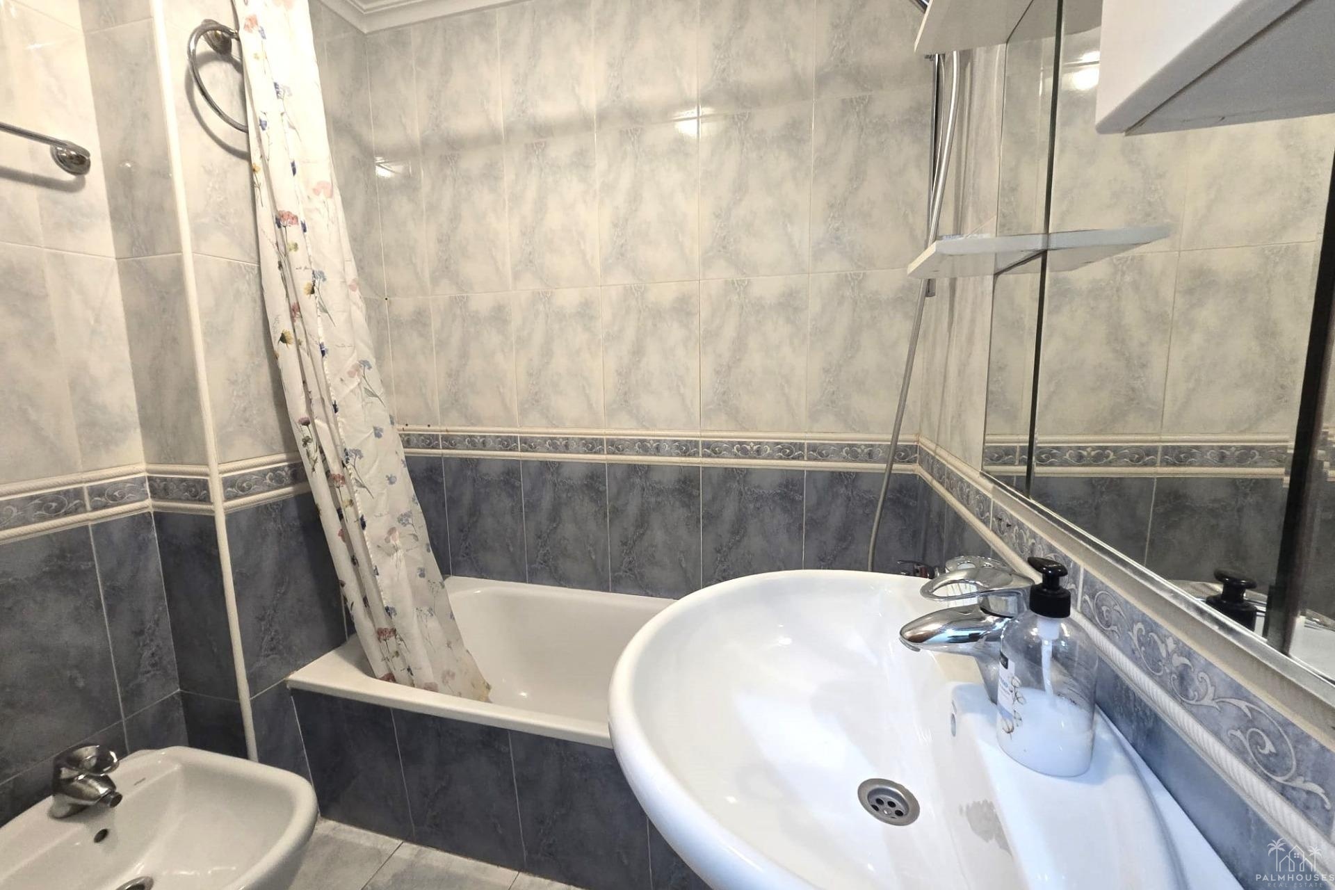 Revente - Apartment - Torrevieja - Las Piscinas Naturales