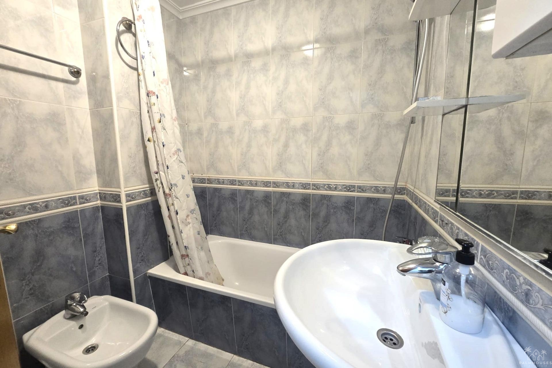 Revente - Apartment - Torrevieja - Las Piscinas Naturales